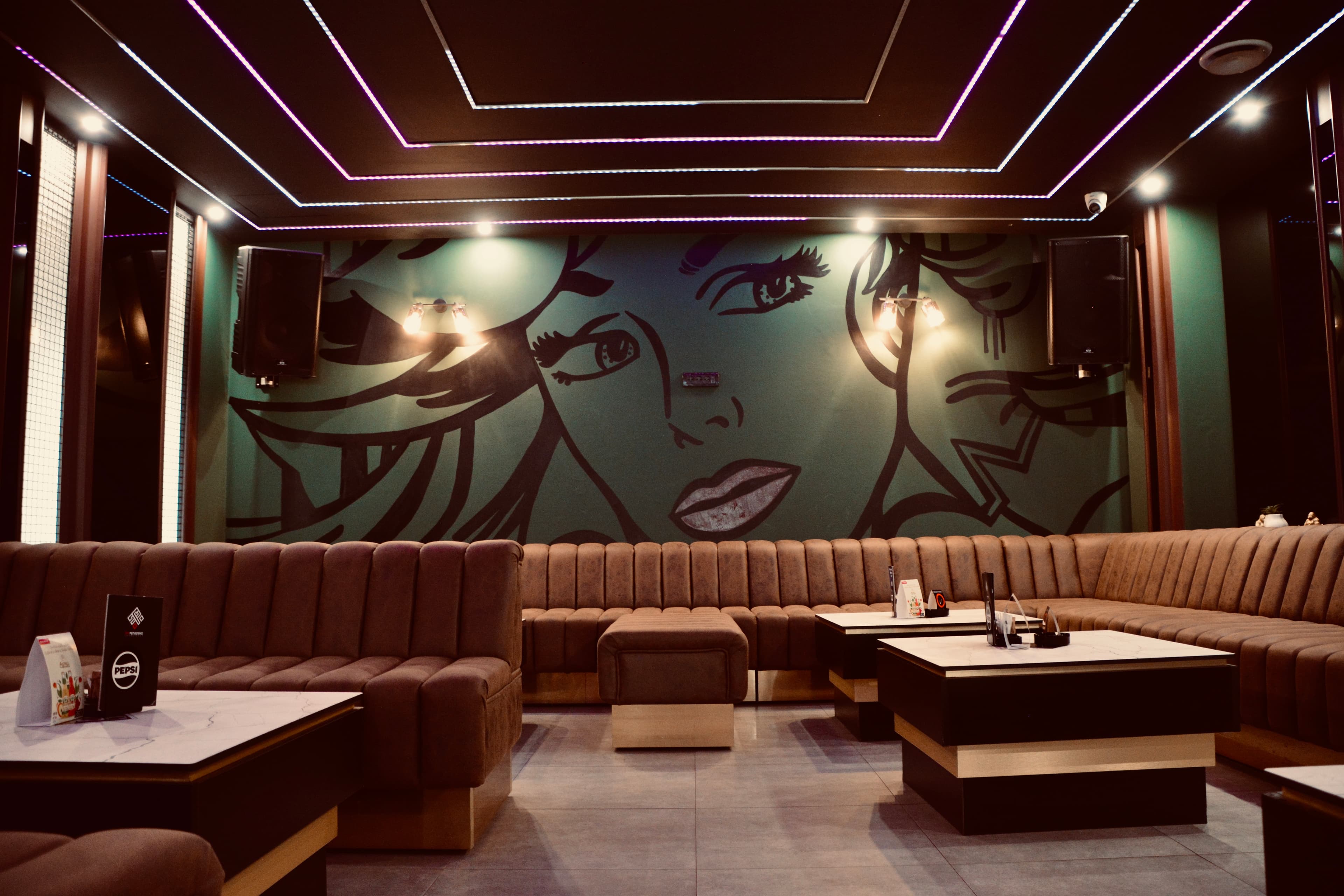 Lounge enterijer Trg Republike u Somboru